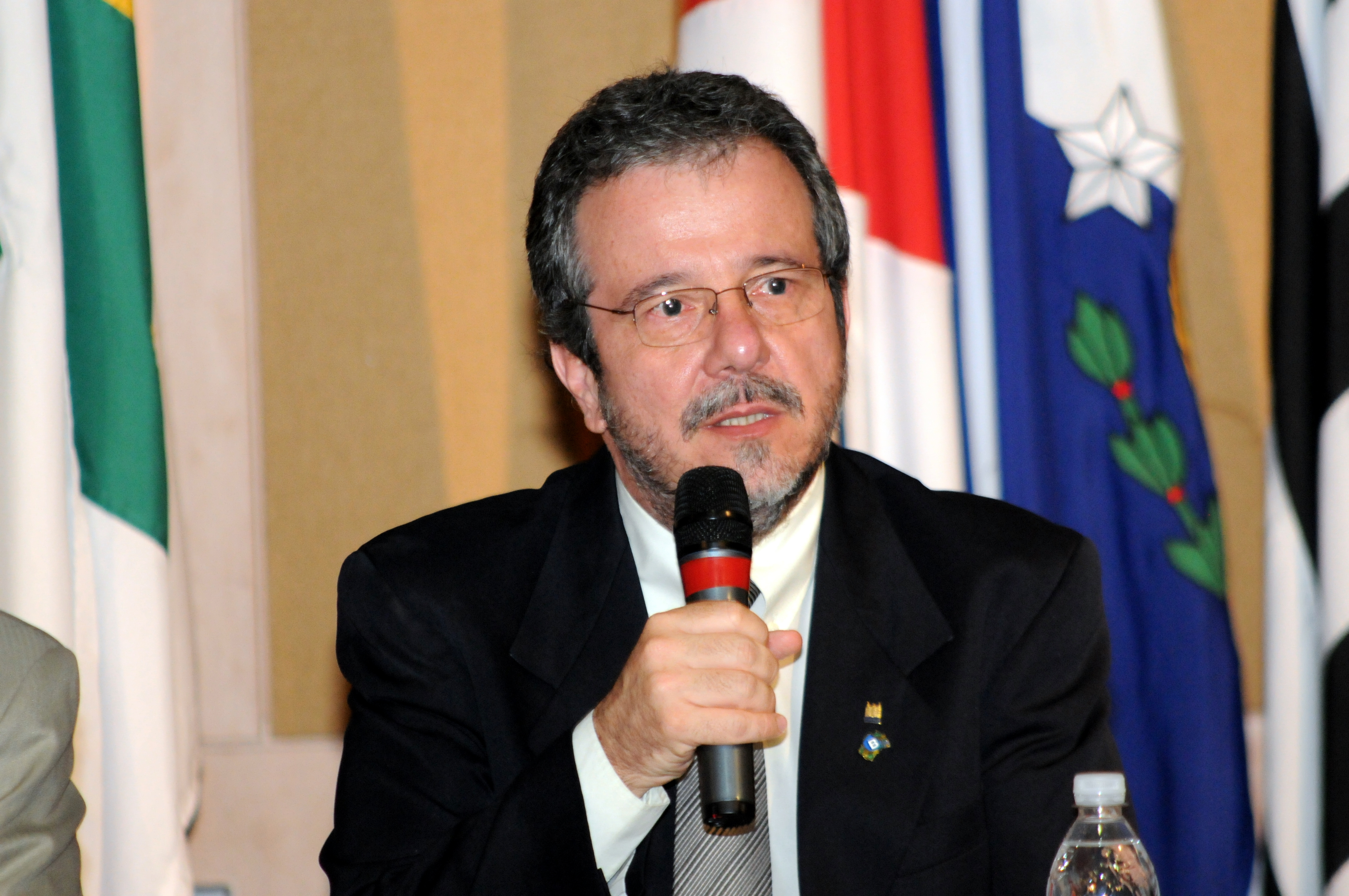 El Dr. João Aprigio Guerra de Almeida es el coordinador del Programa, y responsable de gran parte de su éxito.