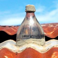 Botellas de plástico para iluminar viviendas